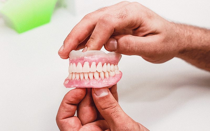 Técnica permite a reciclagem de resíduos de zircônia gerados durante a fabricação de próteses dentárias; sem reaproveitamento, material pode ter até 80% de seu volume descartado