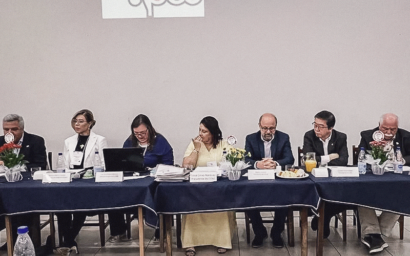 Dr. Rogério Adib Kairalla (CROSP); Dra. Fabiane Bastazini (APCD Bauru); Dra. Léa Zaccaro (secretária CoRe); Dra Silvia Martinez (presidente CoRe); Dr Wilson Chediek (APCD); Dr Claudio Miyake (CFO); e Dr Silvio Cecchetto (ABCD)