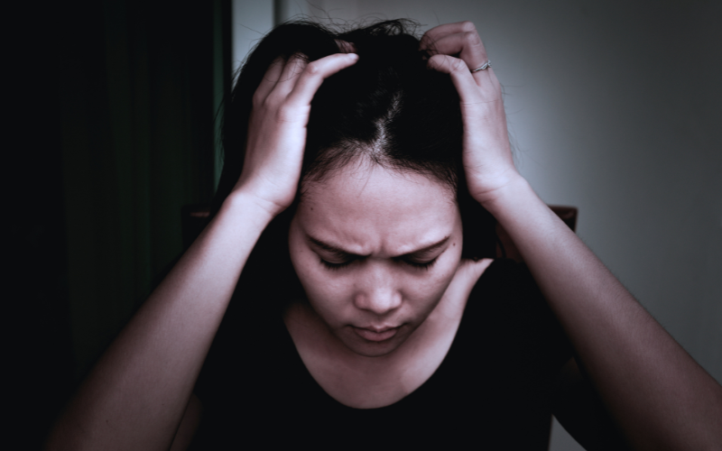 Os números apresentados revelam que a prevalência de transtornos de saúde mental varia de acordo com o gênero e que mulheres são desproporcionalmente mais impactadas